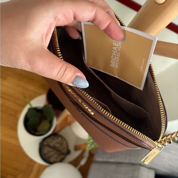 Michael Kors Jet Set Travel Dome Crossbody Bag Saffiano Leather Gold-Tone - Picture 7 of 9